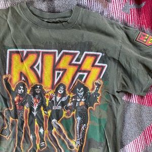 Vintage Kiss Tee